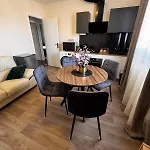 2 Chambres,1 Salon Avec Cuisine