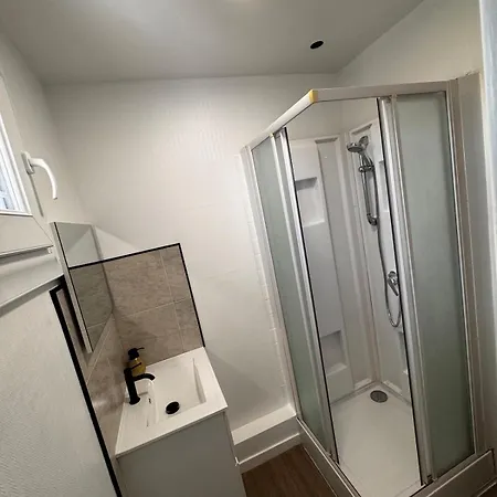 2 Chambres,1 Salon Avec Cuisine *
