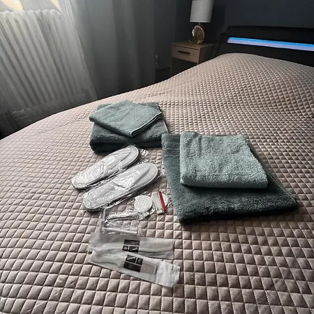 2 Chambres,1 Salon Avec Cuisine *