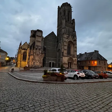 2 Chambres,1 Salon Avec Cuisine *