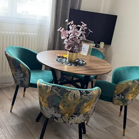2 Chambres,1 Salon Avec Cuisine