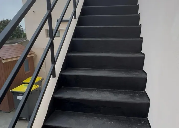 Appartement 2 Chambres,1 Salon Avec Cuisine