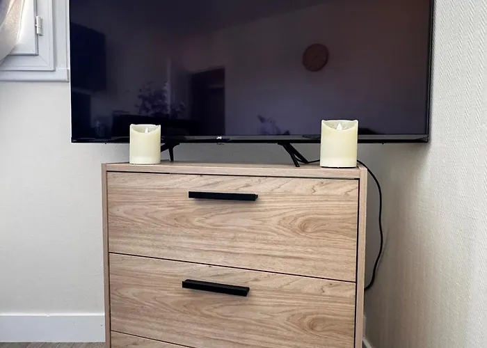 Appartement 2 Chambres,1 Salon Avec Cuisine