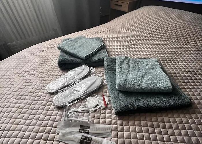 2 Chambres,1 Salon Avec Cuisine *