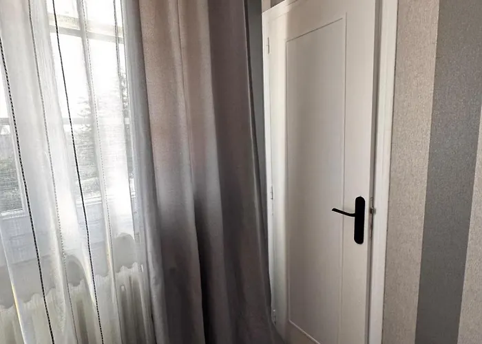 2 Chambres,1 Salon Avec Cuisine *