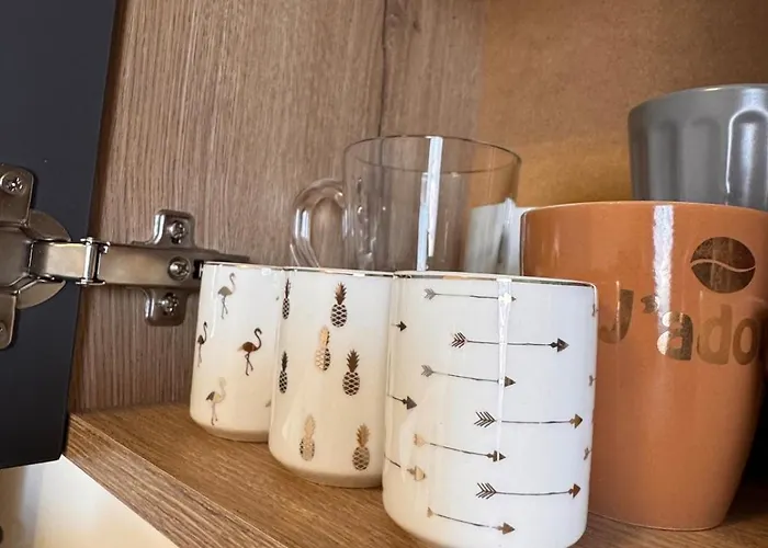 2 Chambres,1 Salon Avec Cuisine *